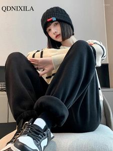 Kvinnors byxor vinter termiska kvinnor byxor baggy borstade harajuku koreansk mode svart överdimensionerad svettbyxor chic