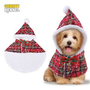 Hundkläder husdjursdräkt Santa Cosplay Funny Transformed Cat/Dog Pet Christmas Cape Dress Up Clothes Red Scarf Cloak Props Decor 231124