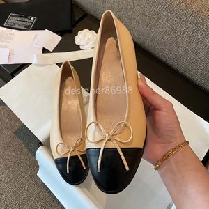 Buty designerskie projektant marki Paris Designer Black Ballet Flats Kobiet Spring Quested Oryginalny skórzany poślizg na baleglarce okrągłe palce damskie sukienki HJ2G