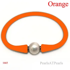Braccialetti con ciondoli 7,5 pollici 10-11 mm Un braccialetto in silicone elastico in gomma elastica arancione con perla rotonda naturale
