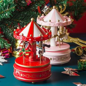 Julleksak levererar julbyby dekoration trä karusell ba musiklåda röd blå rosa karusell jul leksak för barn barns semestergåvor 231124