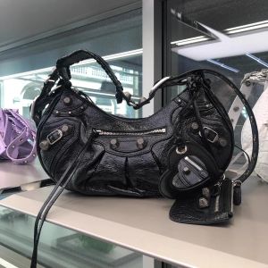 Sex typer mode le cagole lokomotiv handväskor kväll väska kvinnor äkta läder gym axel halva månväskor mens plånböcker pochette hobo crossbody totes väska