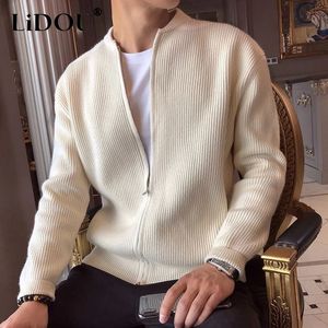 Herrtröjor Autumn Winter Solid Color Japanese Zipper Casual Sweaters Man Lång ärm Loose Fashion Streetwear kläder Chic Male Cardigan 231129