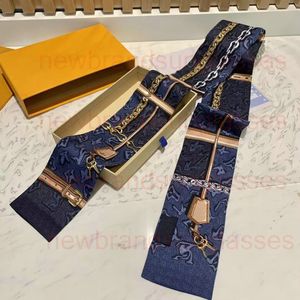 Hot Classic Bull Silk Handbag Bag Scarf pannband Ny kvinnor Letter Blomma Silkgravar Toppkvalitet Släck Suka Hårband Rand Monogrames Jacquard Denim Bandeau 22