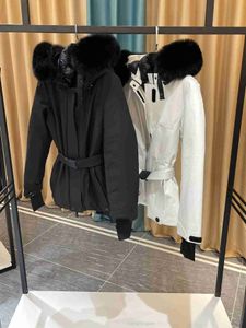 女性のダウンパーカス特別価格Shenzhen M Chunyuan Goose Women's SkiingスーツビッグフォックスファーカラーピンクダウンジャケットSDBG