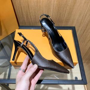 Luxurys Heels Sandals Peri Tarzı Yaz Kalın Topuklular Çok yönlü Moda Konturlu Topuklu Açık Toe Roman Kadın Ayakkabıları 231115
