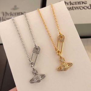 Designer Fashion Viviene Westwood Pendant Classic Full Diamond Saturn Pins Titanium Steel Necklace with Female Minority Design Versatile Clavicle Chain