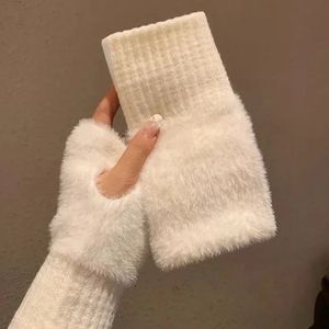 Fem fingrarhandskar Mink Fleece Soft Winter Half Finger Women Warm Luxury Solid White Plush Knittat Fingerless Glove Wrist Mittens Writing 231130