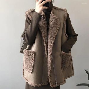 Kvinnors päls 2023 Autumn Winter Lamb Wool Plush Vest for Women V Neck Cashmere Thicken Warm Weistcoat Fashion Vintage Female Coat H581