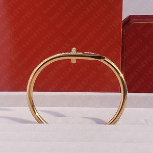 Gold Jewelru Armband Nail Diamond Designer för kvinnor Män Guld Bangle alla diamanter rostfritt stål smycken inte allergisk snabbfärg naglar designer armband