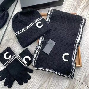 desaigner hat scarf set luxury men and women fashions designer shawl cashmere scarfs gloves twin set and three-piece set suitable for winter