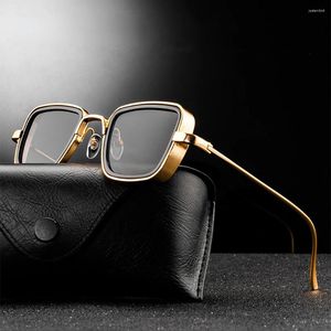 Solglasögon Steampunk Men Kvinnor Vintage Metal Square Frame Sun Glasögon Varumärkesdesigner Punk Eyewear Shades UV400 Kör Googles