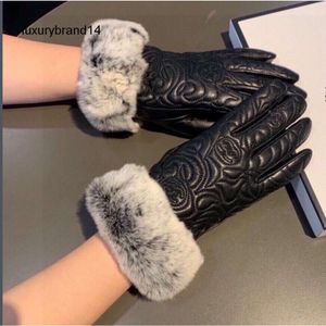 CC CHANELS KANAL Vinterläderhandskar Designer Fur Cashmere Glove Ladies Luxury Warm Men Real Sheepskin Leather Glove Hardware Womens Mitten Pzmp