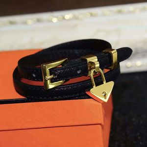 Hochwertiges Markenschmuck-Echtlederarmband für Damen mit Schlossanhänger