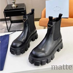 Designer chelsea stövlar kvinnor monolith boot triangel märke chunky plattform stövlar lyx motorcykel modedesigners skor glansiga matt läder svarta stövlar c1205