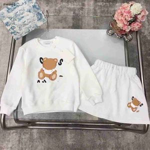 Luxury Designer Girls Dress Suits Autumn Kids Tracksuit Size 100-150 Doll Bear Pattern Print Baby Hoodie och kort kjol nov25