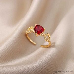 Bandringar Tiny Red Zircon Heart Open Rings for Women Retro Stainelss Steel Curved Circle Engagement Wedding Ring Femme Jewell Gift R231130