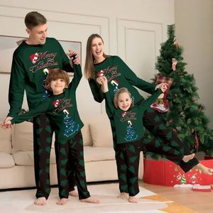 Familjsmatchande kläder Xmas Pyjamas Outfits Family Matching 2024 Year Christmas Tree Printed 2st Pyjamas Set Adult Kids Baby Christmas Clothing 231129