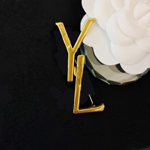 Design Gold Brand Luxurys Brosch Women Letter Brosches Suit Pin Fashion Jewelry Clothing Decoration Top Quality Accessories