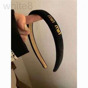 Headwear & Hair Accessories designer Black velvet headband miu retro French style small fragrance high skull top pressure hair high-end feeling clip headwear MTUW