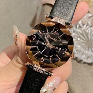 Zegarek na rękę Duchi Quartz Watches Watches Fashion Casual Ladies Watch Kobieta Elegancka gwiaździsty zegar z czas