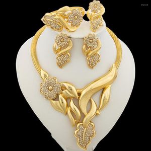 Серьги ожерелья устанавливают роскошные украшения для цветов для женщин 18 тыс. Золотого цвета Большой подвеска и свадебные свадьбы Нигерийские аксессуары