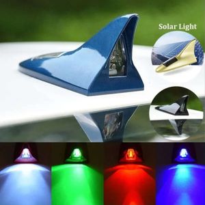 Uppgradera bildekoration Pilot Solar Shark Fin Antenna Tak Bakljus Auto Modifierad bil Flashing Varning Svanslampan LED Flash Lamp