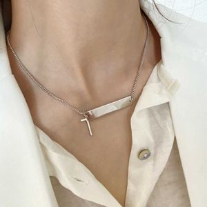 Pendant Necklaces Fan Zhiqiao Designer Brand Jewelry Personality Light Luxury 925 Silver Ins Fashion Online Red Couple Cross Necklace Nsr0