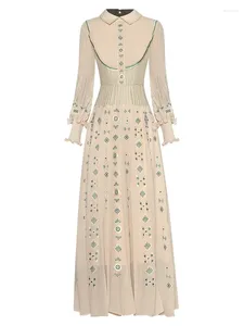 Sukienki zwykłe 2023 Haft z długimi rękawami Retro plisowany jakość Kobiet Runway Maxi Long Party Style