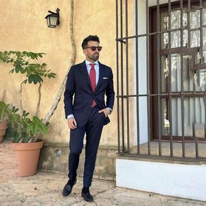 Abiti da uomo Blu Navy Per Uomo Risvolto con risvolto Giacca da lavoro formale Giacca da sposo da sposa Smoking da 2 pezzi Giacca Pantaloni Costume Homme