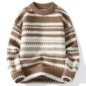 Maglioni da uomo Maglione lavorato a maglia caldo invernale Maglione da uomo a righe irregolari Trend sciolto e caldo Street Autumn Wool 231130