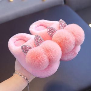 Slippers tofflor Baby Girls Cotton Slippers Winter Children's Shiny paljetter Päls tofflor pojkar hem inomhusskor Anti-halk Kids tofflor 231130