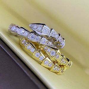 Роскошный дизайн CZ Micro Pave Smake Shape Band Кольцо для женщин подарок