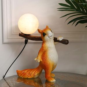 Tischlampen Kreative Dekorative Harz Eichhörnchen LED Lampe Kinderzimmer Nacht Cartoon Dekoration Nordische Moderne