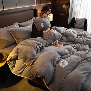 Постилочные наборы подмолочной крышки домашнее текстильное стеганое одеяло мягкое и теплое коралловый бархатный одеял крышка одеяла роскошные постельные принадлежности King Beding Set Luxury 231129