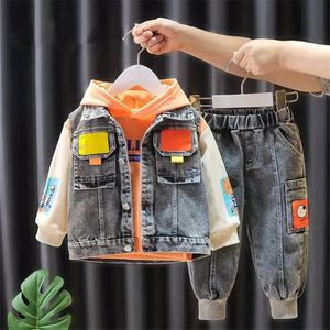 Set di abbigliamento Ragazzi Abito autunnale Edizione coreana occidentale Gilet per bambini Primavera Denim Set tre pezzi Maglione alla moda Singolo 231130