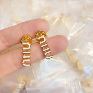 ABC Stud Vintage Monogram Черно -белые серьги с шпилькой акриловый хип -хоп преувеличенные женщины моды моды