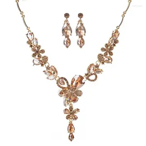 Anhänger Halsketten Übertriebene Kristall Flash Gem Blume Choker Ohrringe Set Mode Kleid Dinner Party Damen Accessoires