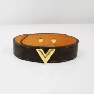 23 neue Vintage Doppelschicht-Lederarmbänder, klassisches Kleeblatt-Armband für Männer und Frauen, hochwertiger Charm-Armreif, Designer-Schmuck