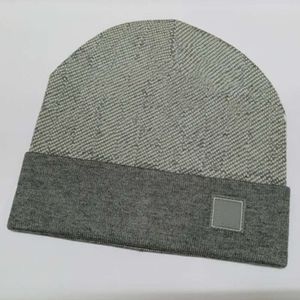 メンズデザイナーボールキャップラグジュアリーハットウール帽子冬の韓国の刺繍文字キャップメンズアンドレディースの格子縞のシンプルなファッションニットハット高品質B555