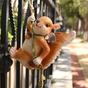 Decorative Objects Figurines Squirrel Resin Decoration Creative Animal Ornaments Garden Windowsill Accessories Crafts Climbing Statue 231130