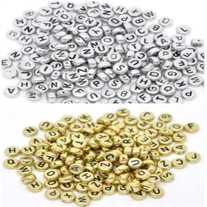 1000pcs Lot Mixed Alphabet Letter Acrylic Flat Cube Spacer Beads Charms för smycken Making 6mm217a