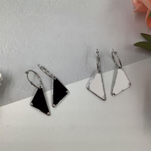 Orecchini in argento Designer per le donne Designer di lusso Orecchini a cerchio Triangolo Orecchini a bottone Matrimonio di alta qualità D2206183Z245a