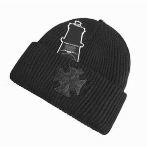 Designer beanie hatt hink hattar märke ch cap bonnet kvinnors hjärtan män kvinnor mode damer stickade mångsidiga lyxiga utomhus kepsar kvinnliga ull kassamere bnku