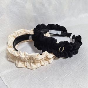 Coreano letra preta plissada bandana estilo princesa moda grampo de cabelo mulheres presente da família headwear de alta qualidade preto branco designer de luxo nova bandana