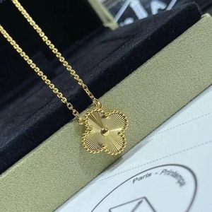 Pendant Necklaces Luxury Classic Clover Pendant Necklace with Laser Car Flower 18K Gold Plated Women's and Girls' Festival Gift