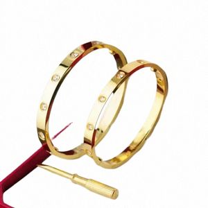 nova marca clássico designer pulseira moda europeia pulseira casal manguito pulseira para mulheres de alta qualidade 316l titânio aço pulseira jóias ornamentos S3D1 #