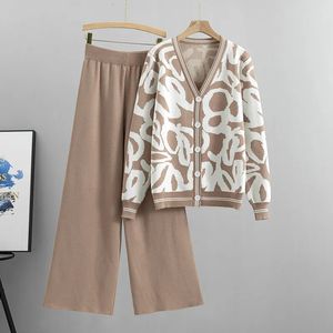 Kvinnors tvåbitar byxor Kvinnor två stycken set Autumn Winter Fashion Knit Långärmad tröja Leisure Sweat Suit For Women Tracksuit kläder 231130