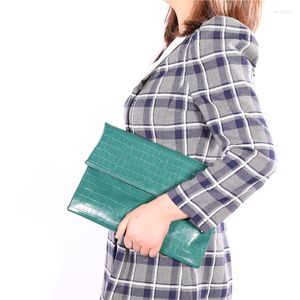 Bolsas de noite Alirattan Bolsa de embreagem dobrável Moda feminina Avestruz Padrão