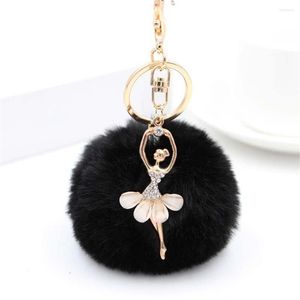 Keychains Fashion Rhinestone Ballerina Girl Keychain Fake Fur Ball Metal Key Ring Women Handväska ryggsäck Bil Pendent smycken gåvor